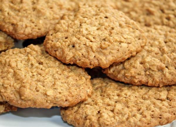 Lacy Flourless Oatmeal Cookies