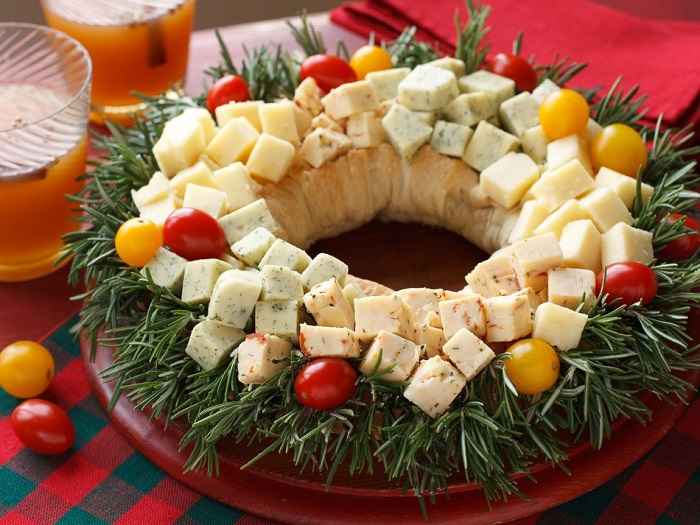 Holiday Cheddar Wreath recipe