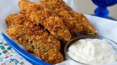 Fried Panko-Dipped Pickle Spears